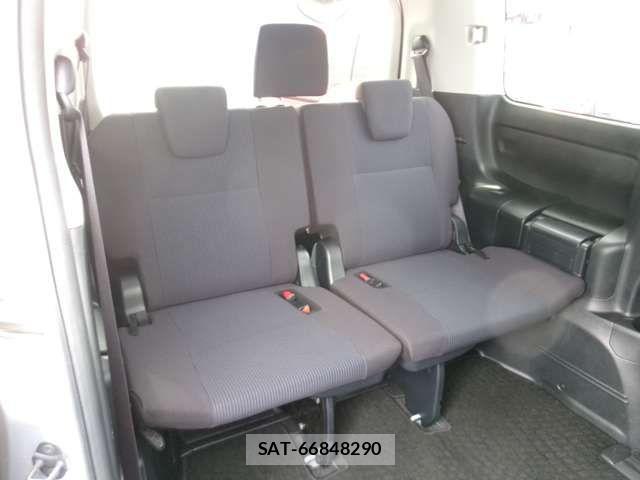 Toyota NOAH 2021-05 7903136-9