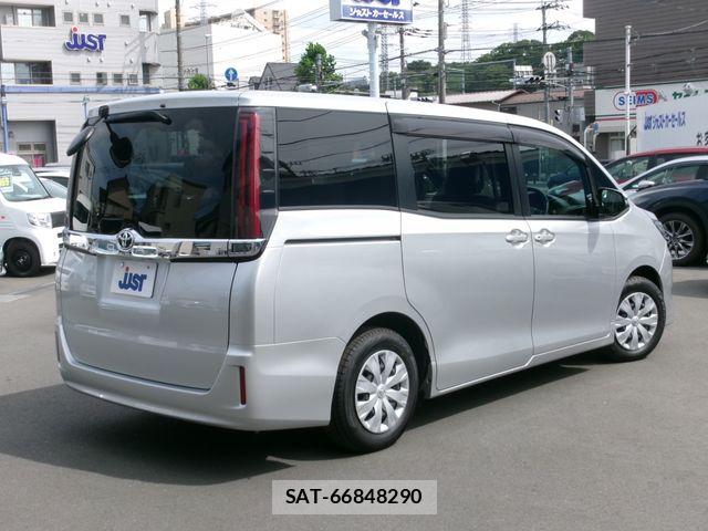 Toyota NOAH 2021-05 7903136-3