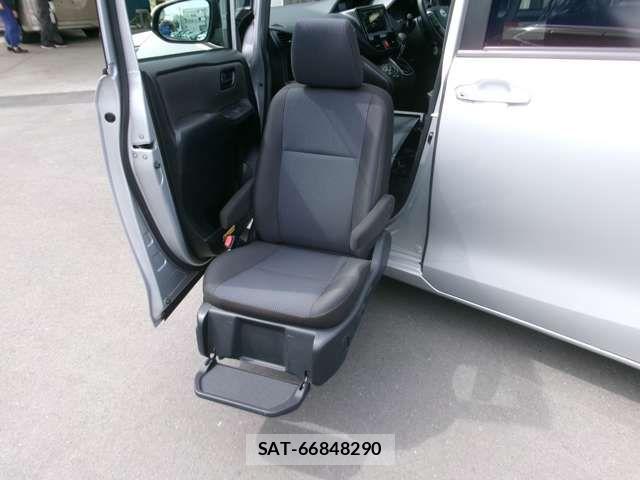 Toyota NOAH 2021-05 7903136-5