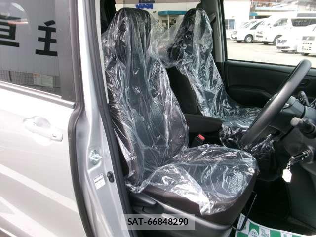 Toyota NOAH 2021-05 7903136-7