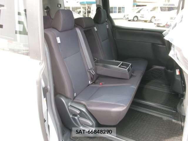 Toyota NOAH 2021-05 7903136-8