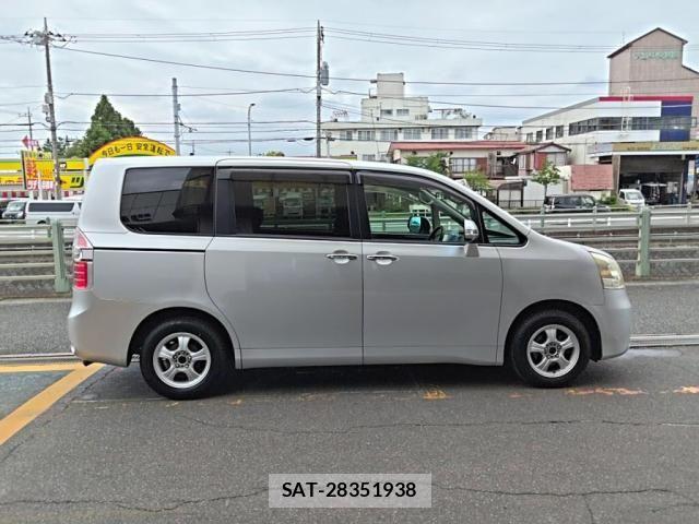 Toyota NOAH 2009-08 7903141-11