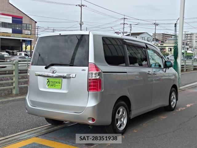Toyota NOAH 2009-08 7903141-1