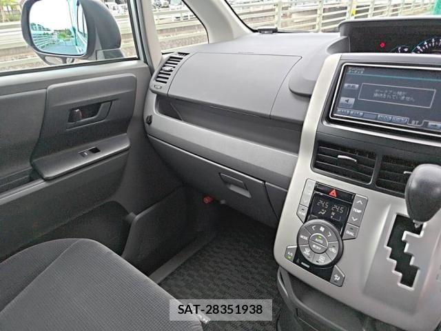 Toyota NOAH 2009-08 7903141-19