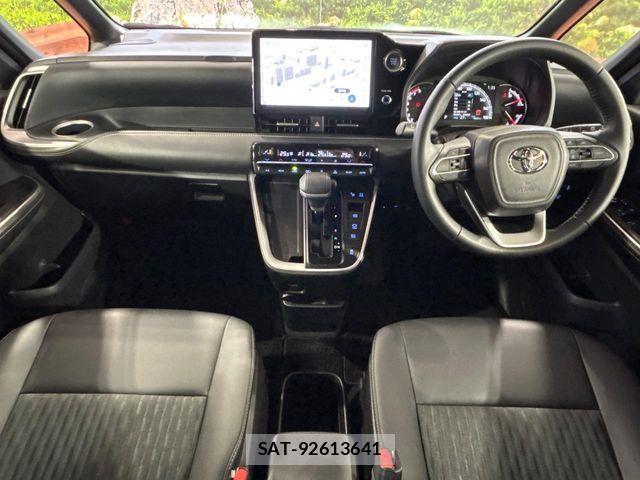 Toyota NOAH 2022-04 7903134-1