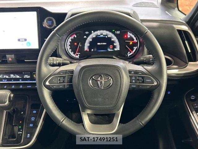 Toyota NOAH 2023-04 7903132-11