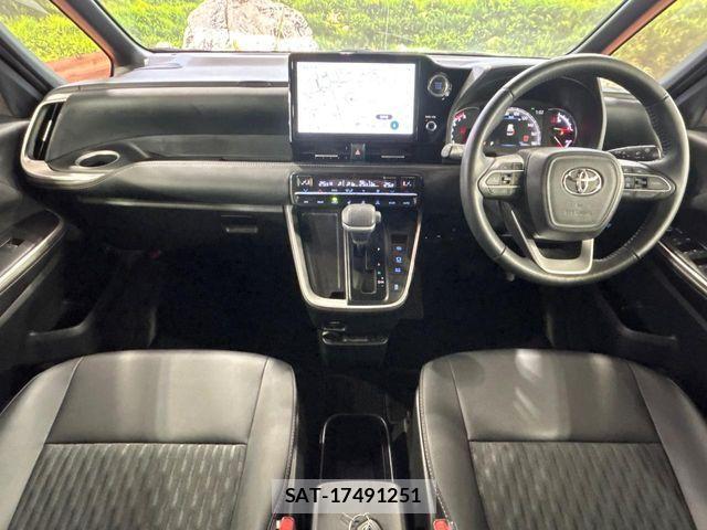 Toyota NOAH 2023-04 7903132-1