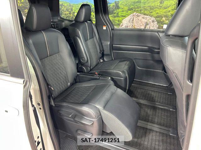 Toyota NOAH 2023-04 7903132-8