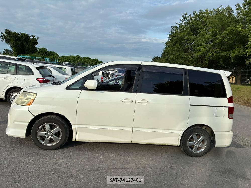 Toyota NOAH 2005-03 7683584-1