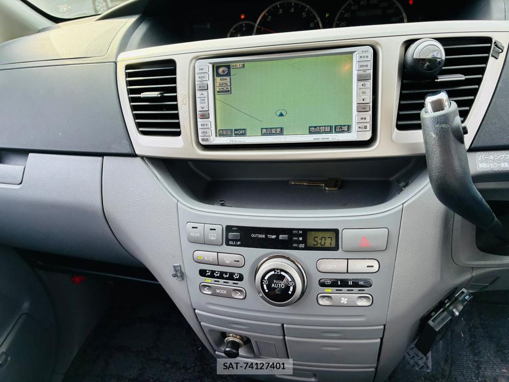 Toyota NOAH 2005-03 7683584-19