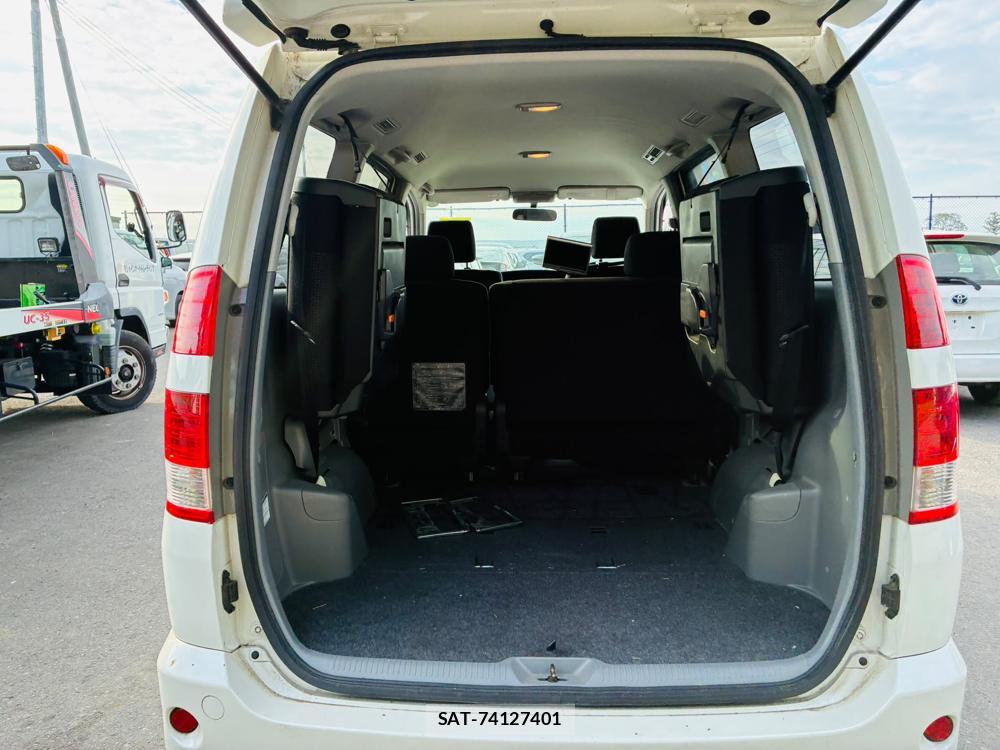 Toyota NOAH 2005-03 7683584-25