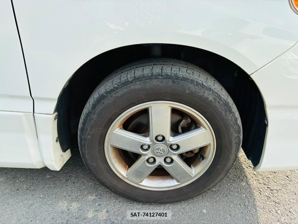 Toyota NOAH 2005-03 7683584-28