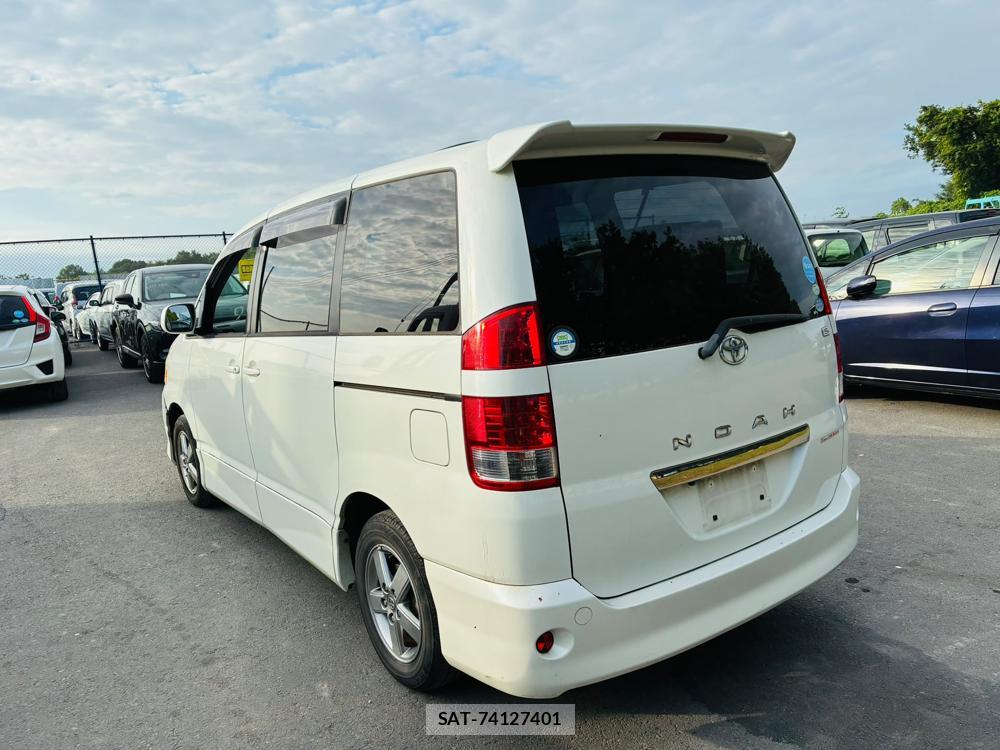 Toyota NOAH 2005-03 7683584-2