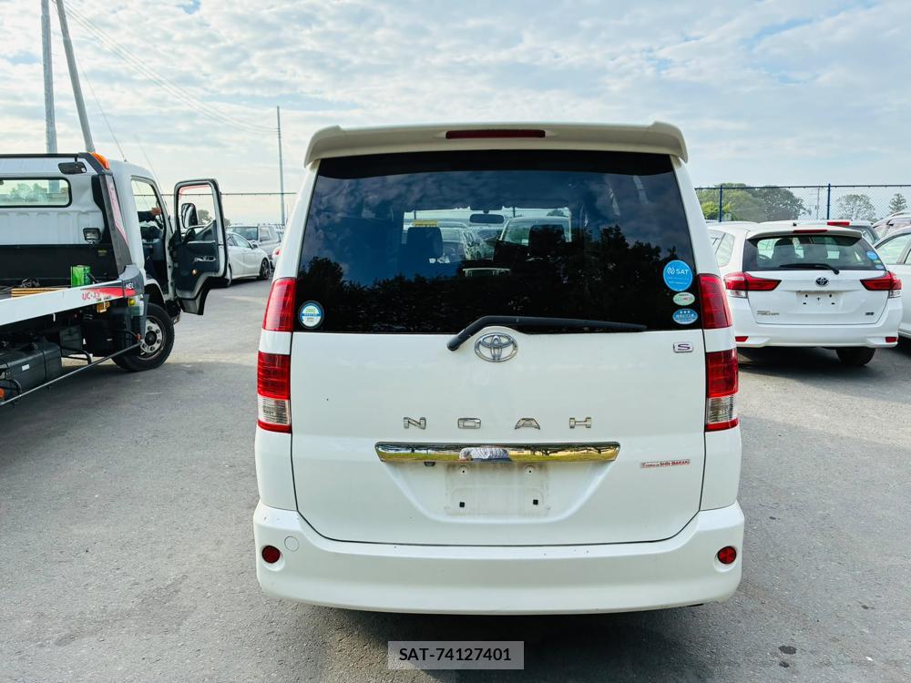 Toyota NOAH 2005-03 7683584-3