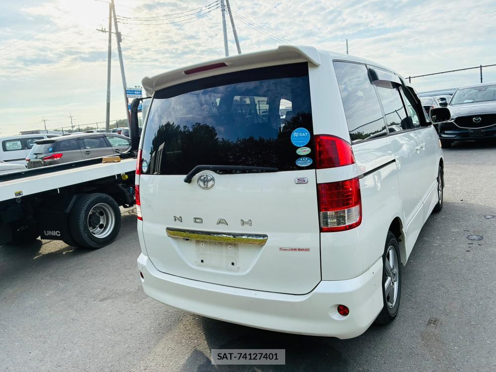 Toyota NOAH 2005-03 7683584-4
