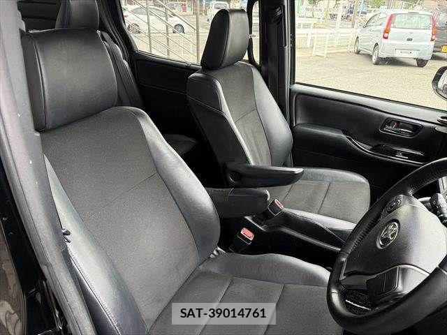Toyota NOAH 2019-02 7962980-7