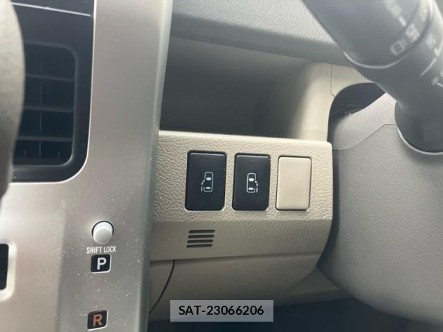 Toyota NOAH 2010-07 7962987-11