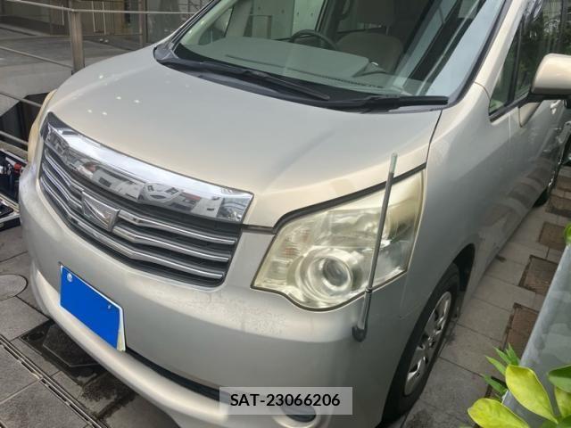 Toyota NOAH 2010-07 7962987-1