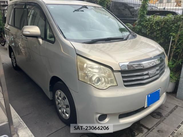 Toyota NOAH 2010-07 7962987-2