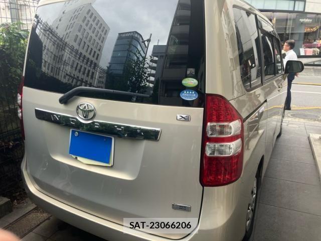 Toyota NOAH 2010-07 7962987-3