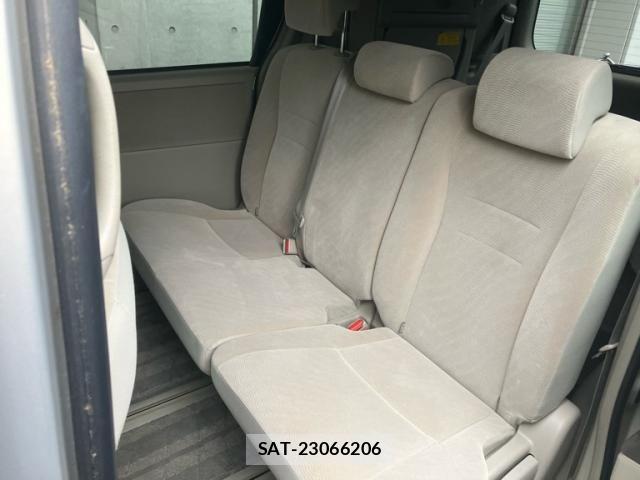 Toyota NOAH 2010-07 7962987-7