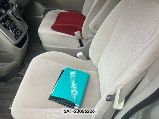 Toyota NOAH 2010-07 7962987-8