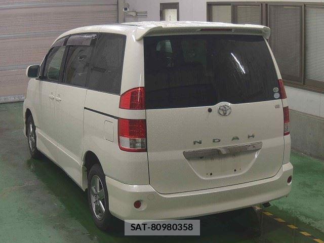 Toyota NOAH 2005-06 7950945-1
