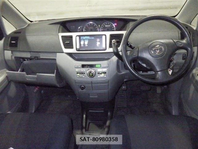 Toyota NOAH 2005-06 7950945-6