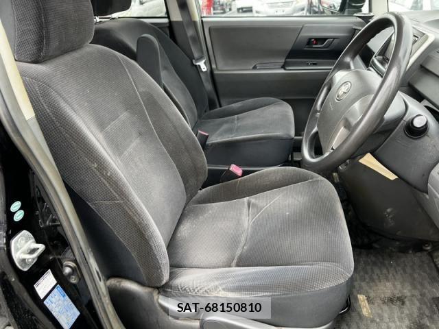 Toyota NOAH 2009-04 7962989-10
