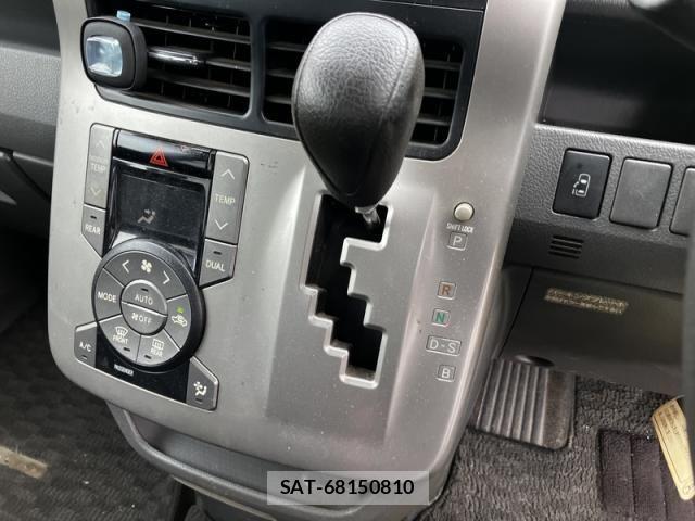 Toyota NOAH 2009-04 7962989-25