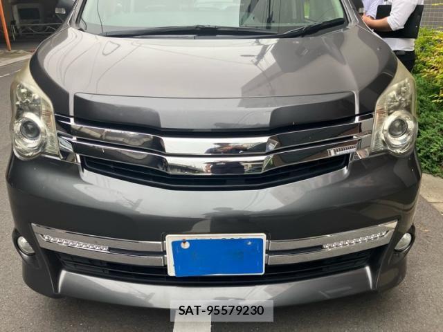 Toyota NOAH 2013-06 7962981-0