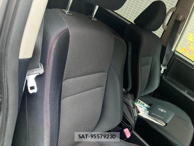 Toyota NOAH 2013-06 7962981-14
