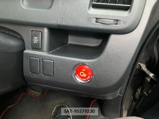 Toyota NOAH 2013-06 7962981-17