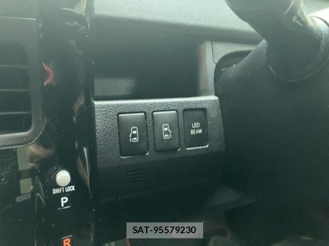 Toyota NOAH 2013-06 7962981-18