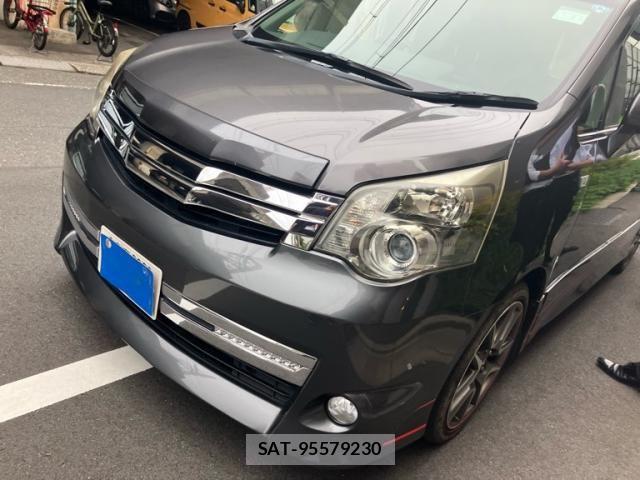 Toyota NOAH 2013-06 7962981-1