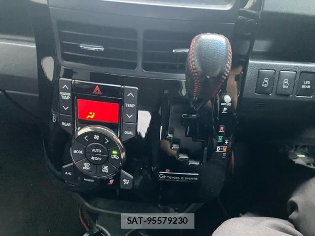 Toyota NOAH 2013-06 7962981-20