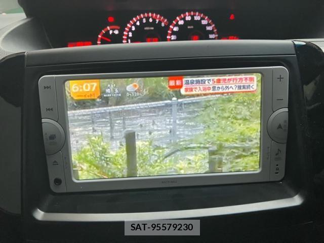 Toyota NOAH 2013-06 7962981-21