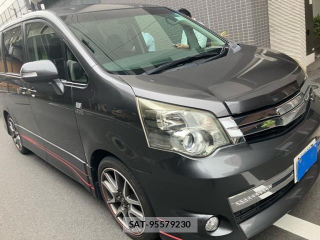 Toyota NOAH 2013-06 7962981-2