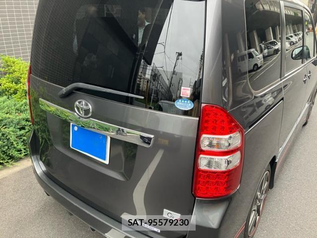 Toyota NOAH 2013-06 7962981-3