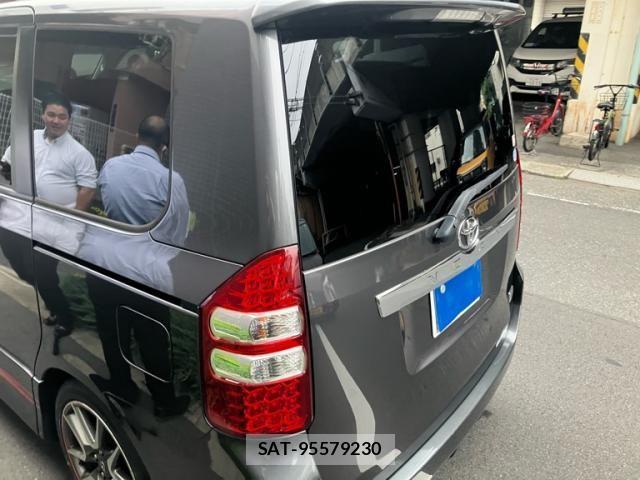 Toyota NOAH 2013-06 7962981-4