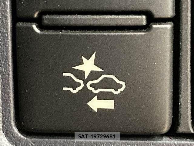 Toyota NOAH 2016-04 7962979-9