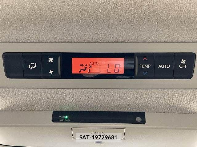 Toyota NOAH 2016-04 7962979-11