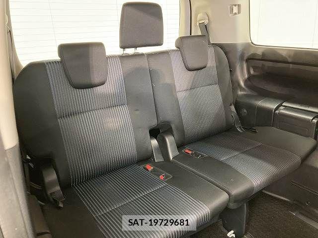 Toyota NOAH 2016-04 7962979-6