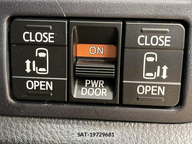 Toyota NOAH 2016-04 7962979-7