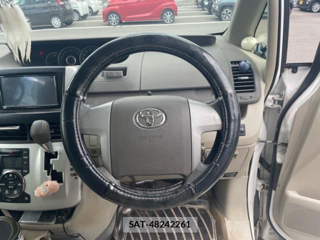 Toyota NOAH 2012-04 7980342-10