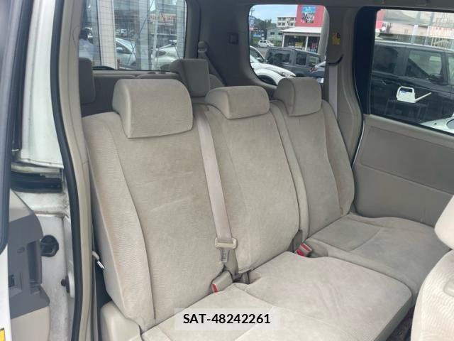 Toyota NOAH 2012-04 7980342-11