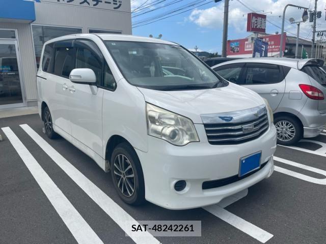 Toyota NOAH 2012-04 7980342-2