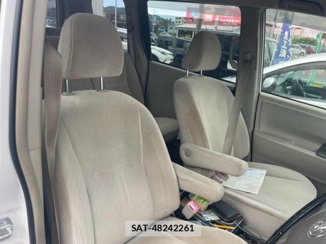 Toyota NOAH 2012-04 7980342-8
