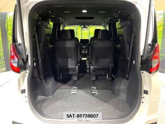Toyota NOAH 2023-01 7980321-9