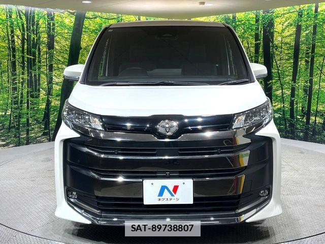 Toyota NOAH 2023-01 7980321-13